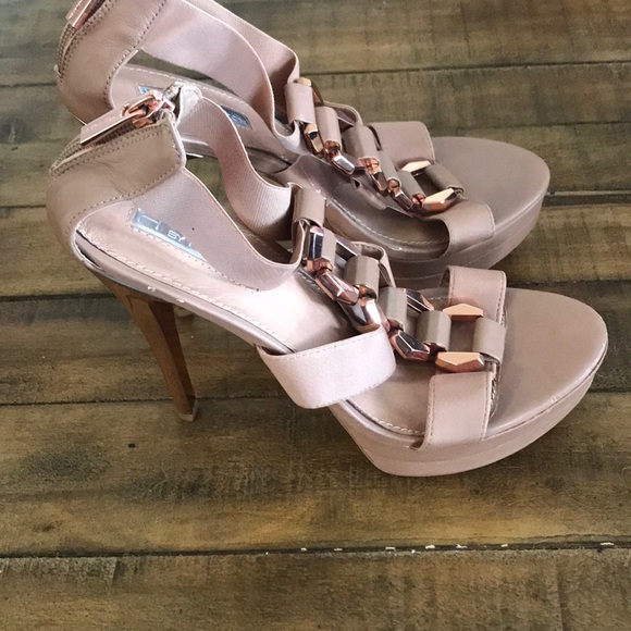 Platform Heels - Picture 4 of 8